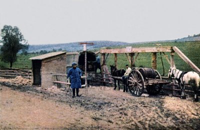 Eine französische Wasserversorgungsstation, Verdun, 1916 von Jules Gervais Courtellemont